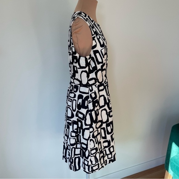 Trina Turk Black White Geometric Print Fit and Flare Sleeveless Dress EUC Size 8 - Picture 4 of 7